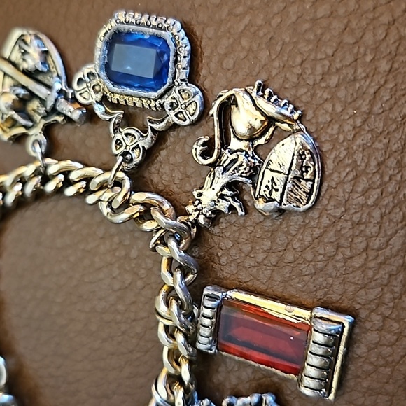 Vintage Medieval Renaissance Castlecore Shield Glass Charm Chain Bracelet - Picture 4 of 15